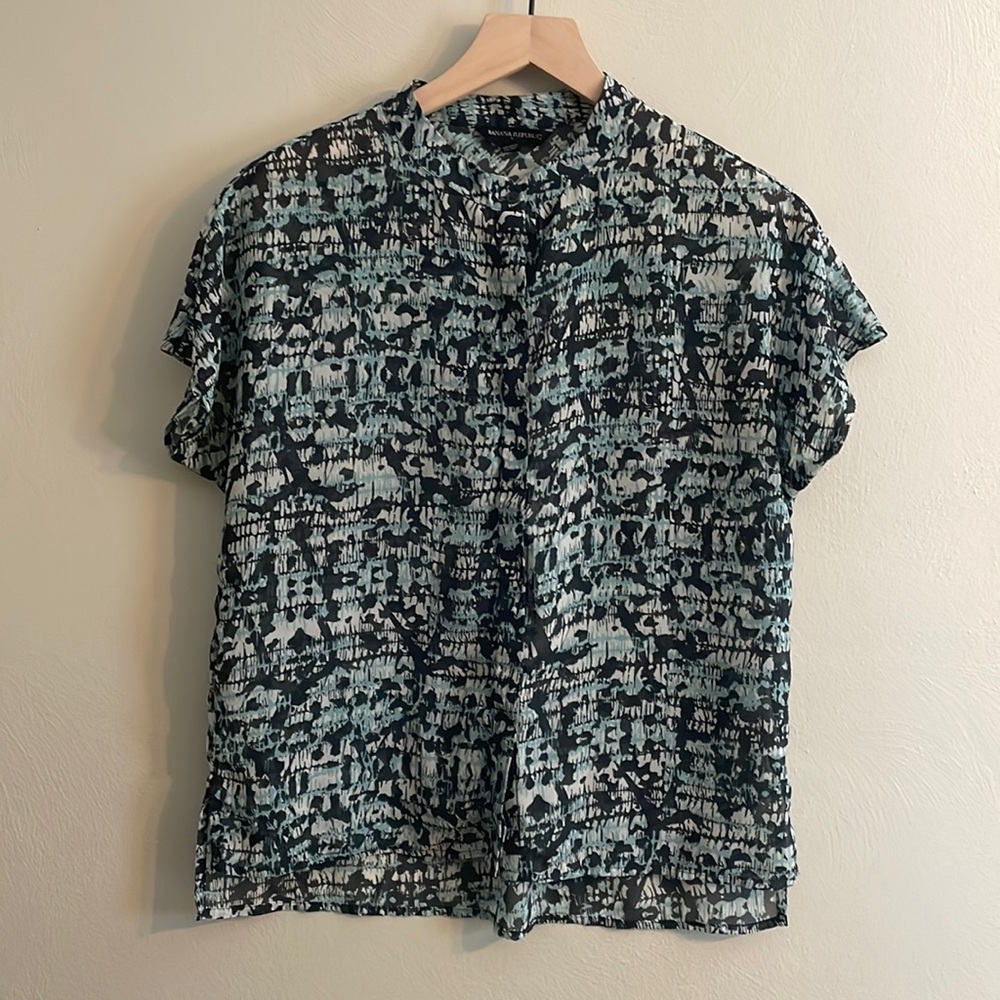 Banana Republic Flowy Button Up Top